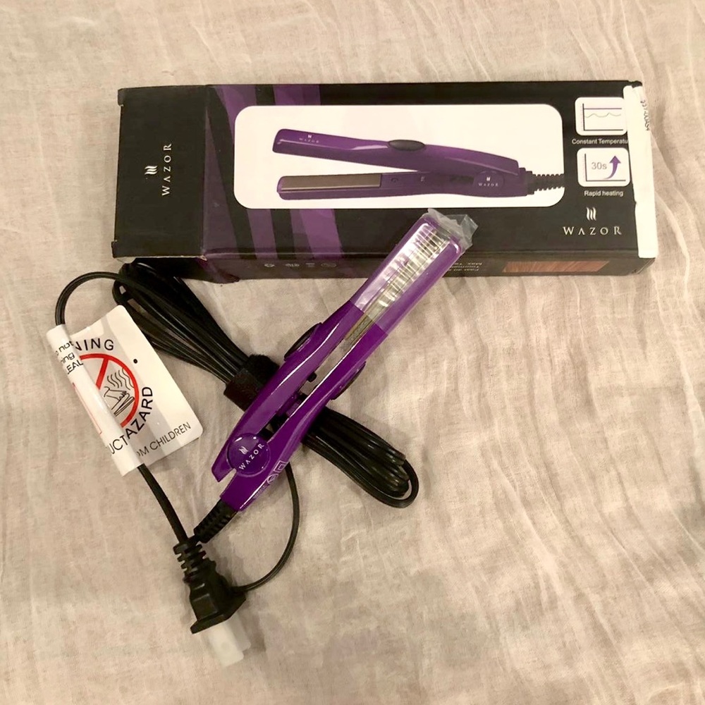 Mini flat iron for short hair 0.5 inch Travel size